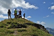 61 Alla croce di vetta del Pizzo Farno (2506 m)